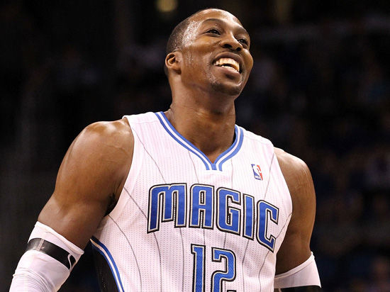 输送30米弧线制导！皇马巨星疑被诅咒：7次开天眼长传 却再度受伤（30米弧线制导般精准！皇马巨星似陷伤病魔咒：7记神级长传后又伤退）