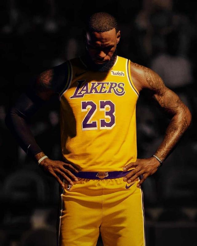 对手彻底被压着打（对手被全面压制）